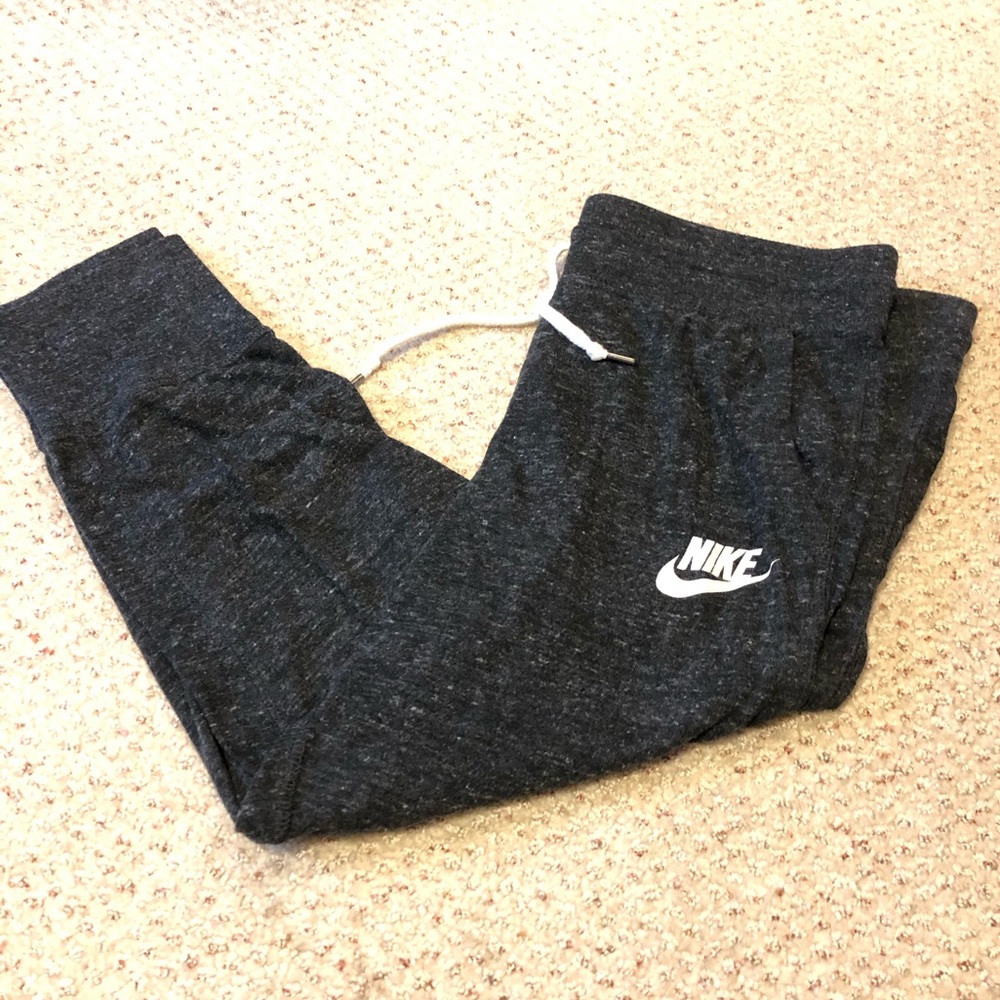 Dark gray Nike capris